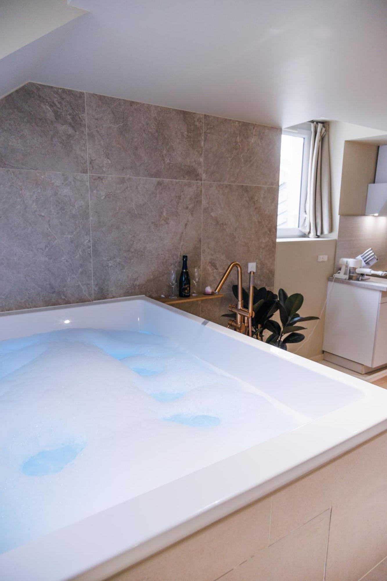 Eden Room - Luxe, Balneo & Sauna Le Mans Buitenkant foto